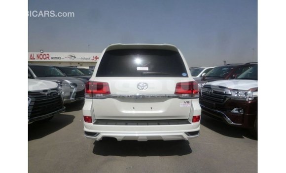 Buy Import Toyota Land Cruiser White Car in Import - Dubai in Enga Buy Import Toyota Land Cruiser White Car in Import - Dubai in Enga