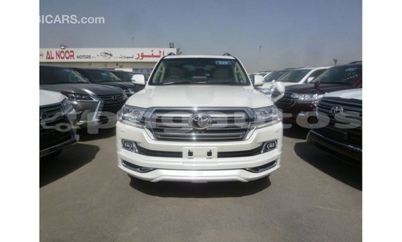 Buy Import Toyota Land Cruiser White Car in Import - Dubai in Enga Buy Import Toyota Land Cruiser White Car in Import - Dubai in Enga