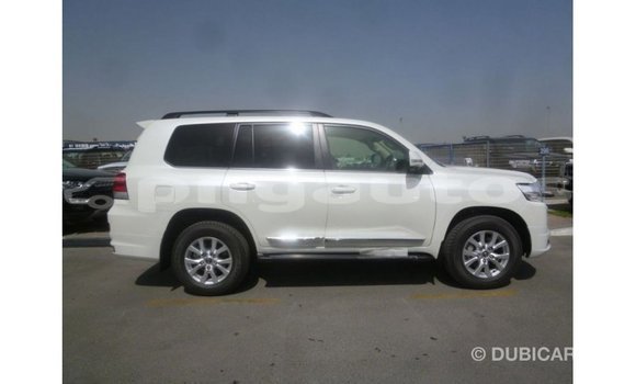 Buy Import Toyota Land Cruiser White Car in Import - Dubai in Enga Buy Import Toyota Land Cruiser White Car in Import - Dubai in Enga