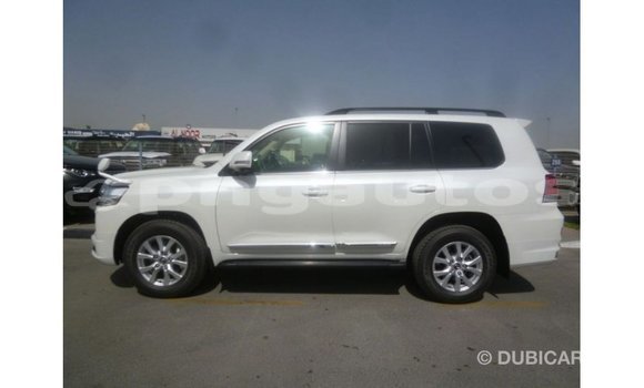 Buy Import Toyota Land Cruiser White Car in Import - Dubai in Enga Buy Import Toyota Land Cruiser White Car in Import - Dubai in Enga