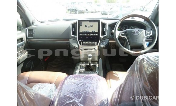 Buy Import Toyota Land Cruiser White Car in Import - Dubai in Enga Buy Import Toyota Land Cruiser White Car in Import - Dubai in Enga