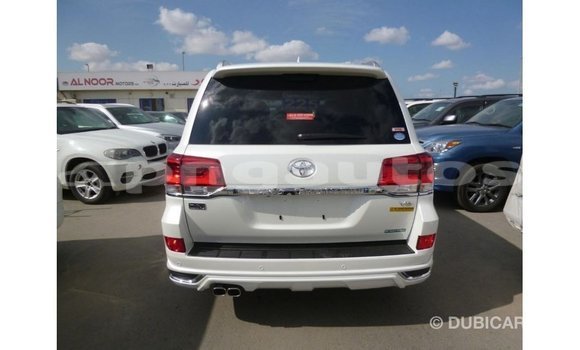 Buy Import Toyota Land Cruiser White Car in Import - Dubai in Enga Buy Import Toyota Land Cruiser White Car in Import - Dubai in Enga