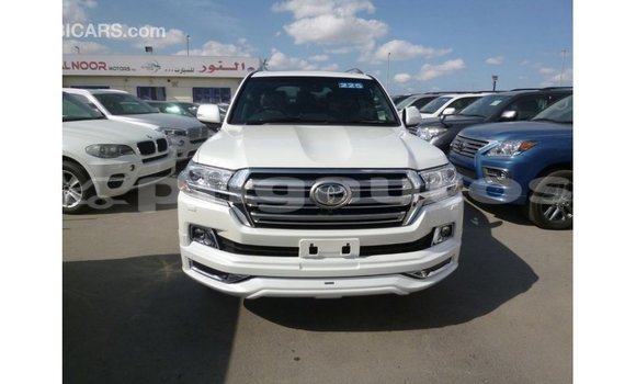Buy Import Toyota Land Cruiser White Car in Import - Dubai in Enga Buy Import Toyota Land Cruiser White Car in Import - Dubai in Enga