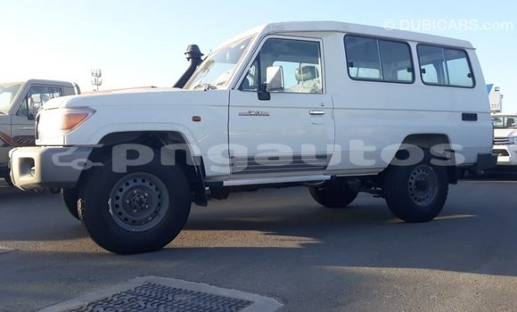 Buy Import Toyota Land Cruiser White Car in Import - Dubai in Enga Buy Import Toyota Land Cruiser White Car in Import - Dubai in Enga