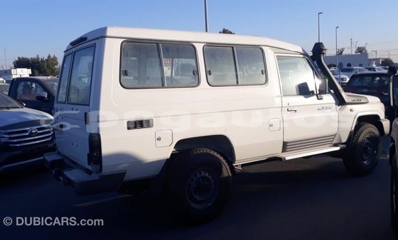 Buy Import Toyota Land Cruiser White Car in Import - Dubai in Enga Buy Import Toyota Land Cruiser White Car in Import - Dubai in Enga