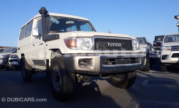 Buy Import Toyota Land Cruiser White Car in Import - Dubai in Enga Buy Import Toyota Land Cruiser White Car in Import - Dubai in Enga