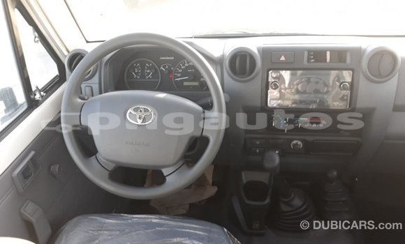 Buy Import Toyota Land Cruiser White Car in Import - Dubai in Enga Buy Import Toyota Land Cruiser White Car in Import - Dubai in Enga