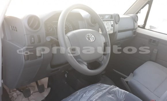 Buy Import Toyota Land Cruiser White Car in Import - Dubai in Enga Buy Import Toyota Land Cruiser White Car in Import - Dubai in Enga