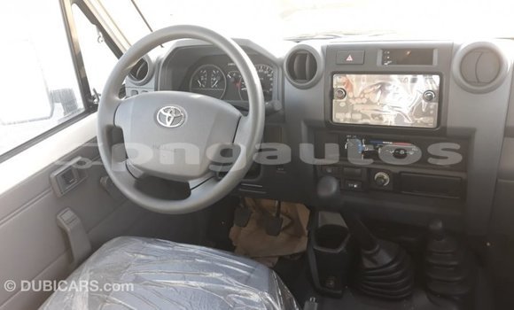 Buy Import Toyota Land Cruiser White Car in Import - Dubai in Enga Buy Import Toyota Land Cruiser White Car in Import - Dubai in Enga