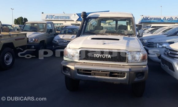 Buy Import Toyota Land Cruiser White Car in Import - Dubai in Enga Buy Import Toyota Land Cruiser White Car in Import - Dubai in Enga