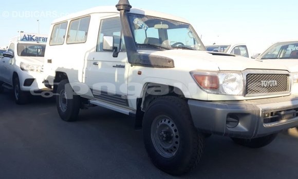 Buy Import Toyota Land Cruiser White Car in Import - Dubai in Enga Buy Import Toyota Land Cruiser White Car in Import - Dubai in Enga