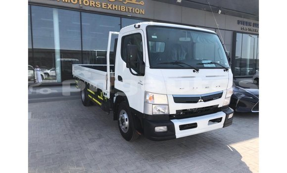 Buy Import Mitsubishi L400 White Truck in Import - Dubai in Enga