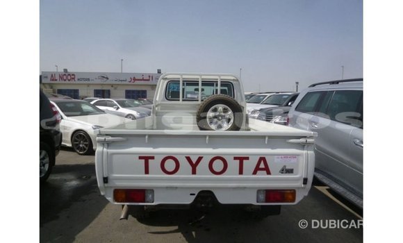 Buy Import Toyota Land Cruiser White Car in Import - Dubai in Enga Buy Import Toyota Land Cruiser White Car in Import - Dubai in Enga