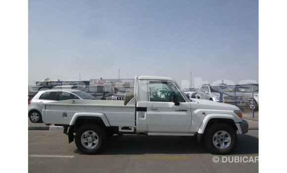 Buy Import Toyota Land Cruiser White Car in Import - Dubai in Enga Buy Import Toyota Land Cruiser White Car in Import - Dubai in Enga