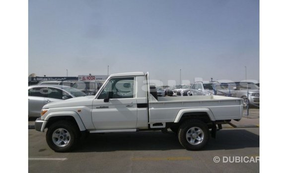 Buy Import Toyota Land Cruiser White Car in Import - Dubai in Enga Buy Import Toyota Land Cruiser White Car in Import - Dubai in Enga
