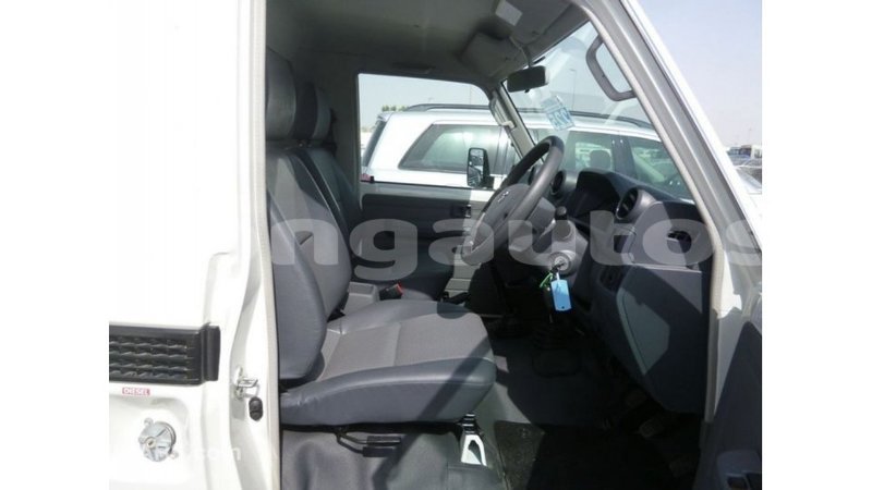 Big with watermark toyota land cruiser enga import dubai 5205