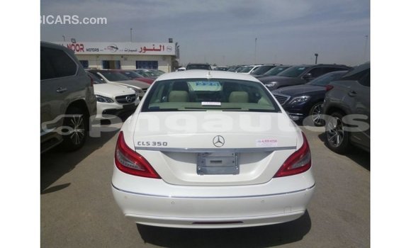 Buy Import Mercedes-Benz 190 White Car in Import - Dubai in Enga Buy Import Mercedes-Benz 190 White Car in Import - Dubai in Enga