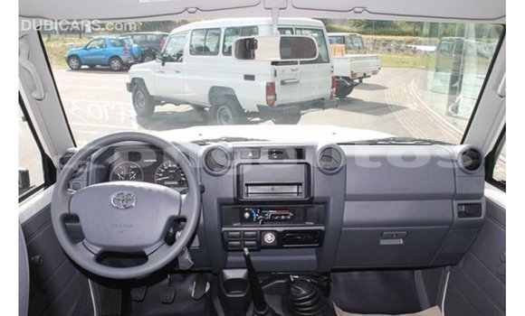 Buy Import Toyota Land Cruiser White Car in Import - Dubai in Enga Buy Import Toyota Land Cruiser White Car in Import - Dubai in Enga