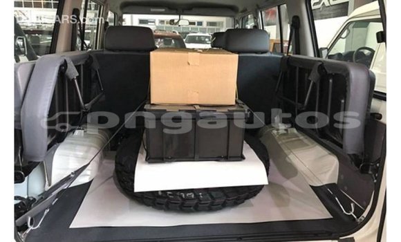 Buy Import Toyota Land Cruiser White Car in Import - Dubai in Enga Buy Import Toyota Land Cruiser White Car in Import - Dubai in Enga