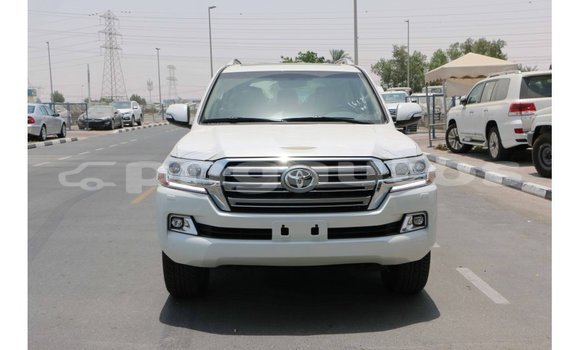 Buy Import Toyota Land Cruiser White Car in Import - Dubai in Enga Buy Import Toyota Land Cruiser White Car in Import - Dubai in Enga