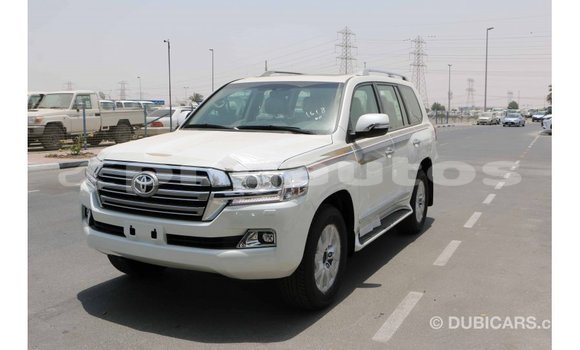 Buy Import Toyota Land Cruiser White Car in Import - Dubai in Enga Buy Import Toyota Land Cruiser White Car in Import - Dubai in Enga