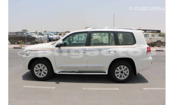 Buy Import Toyota Land Cruiser White Car in Import - Dubai in Enga Buy Import Toyota Land Cruiser White Car in Import - Dubai in Enga