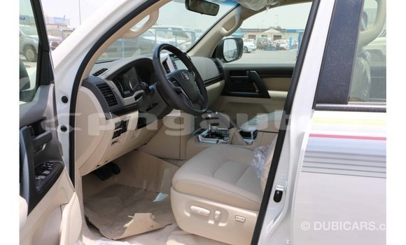 Buy Import Toyota Land Cruiser White Car in Import - Dubai in Enga Buy Import Toyota Land Cruiser White Car in Import - Dubai in Enga