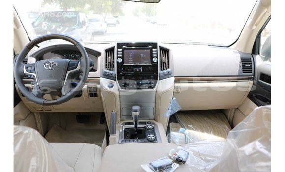 Buy Import Toyota Land Cruiser White Car in Import - Dubai in Enga Buy Import Toyota Land Cruiser White Car in Import - Dubai in Enga