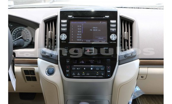 Buy Import Toyota Land Cruiser White Car in Import - Dubai in Enga Buy Import Toyota Land Cruiser White Car in Import - Dubai in Enga