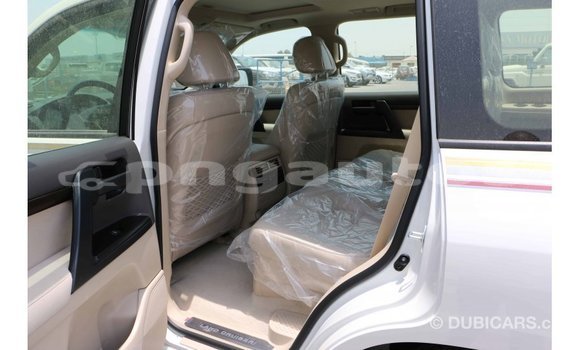 Buy Import Toyota Land Cruiser White Car in Import - Dubai in Enga Buy Import Toyota Land Cruiser White Car in Import - Dubai in Enga