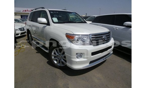 Buy Import Toyota Land Cruiser White Car in Import - Dubai in Enga Buy Import Toyota Land Cruiser White Car in Import - Dubai in Enga
