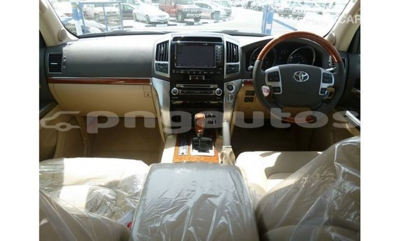 Buy Import Toyota Land Cruiser White Car in Import - Dubai in Enga Buy Import Toyota Land Cruiser White Car in Import - Dubai in Enga