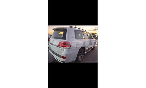 Buy Import Toyota Land Cruiser White Car in Import - Dubai in Enga Buy Import Toyota Land Cruiser White Car in Import - Dubai in Enga