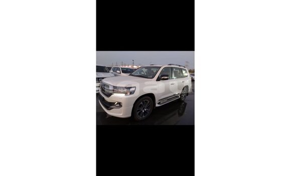 Buy Import Toyota Land Cruiser White Car in Import - Dubai in Enga Buy Import Toyota Land Cruiser White Car in Import - Dubai in Enga
