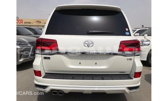 Buy Import Toyota Land Cruiser White Car in Import - Dubai in Enga Buy Import Toyota Land Cruiser White Car in Import - Dubai in Enga