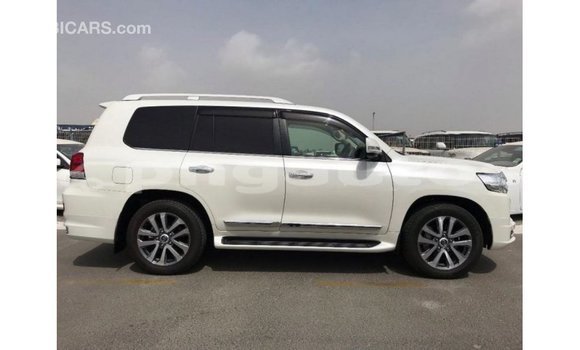 Buy Import Toyota Land Cruiser White Car in Import - Dubai in Enga Buy Import Toyota Land Cruiser White Car in Import - Dubai in Enga