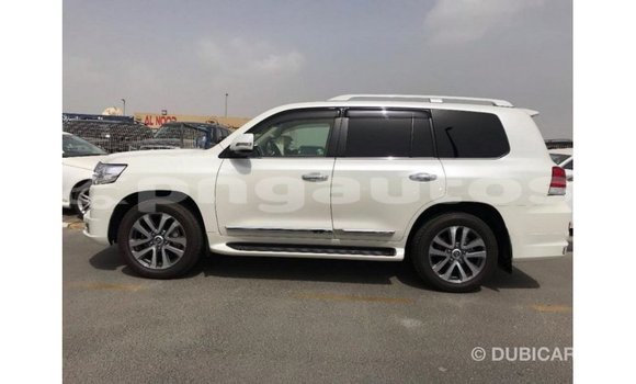 Buy Import Toyota Land Cruiser White Car in Import - Dubai in Enga Buy Import Toyota Land Cruiser White Car in Import - Dubai in Enga