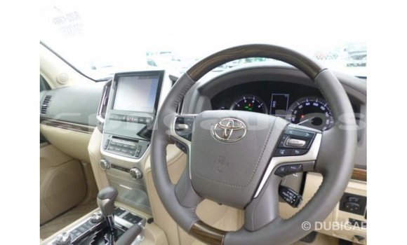 Buy Import Toyota Land Cruiser White Car in Import - Dubai in Enga Buy Import Toyota Land Cruiser White Car in Import - Dubai in Enga