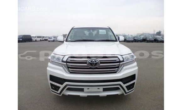 Buy Import Toyota Land Cruiser White Car in Import - Dubai in Enga Buy Import Toyota Land Cruiser White Car in Import - Dubai in Enga
