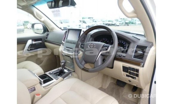 Buy Import Toyota Land Cruiser White Car in Import - Dubai in Enga Buy Import Toyota Land Cruiser White Car in Import - Dubai in Enga