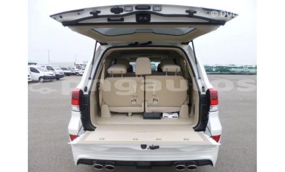 Buy Import Toyota Land Cruiser White Car in Import - Dubai in Enga Buy Import Toyota Land Cruiser White Car in Import - Dubai in Enga