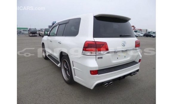 Buy Import Toyota Land Cruiser White Car in Import - Dubai in Enga Buy Import Toyota Land Cruiser White Car in Import - Dubai in Enga