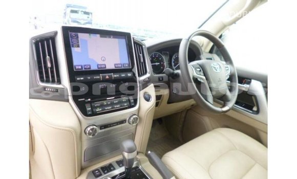 Buy Import Toyota Land Cruiser White Car in Import - Dubai in Enga Buy Import Toyota Land Cruiser White Car in Import - Dubai in Enga