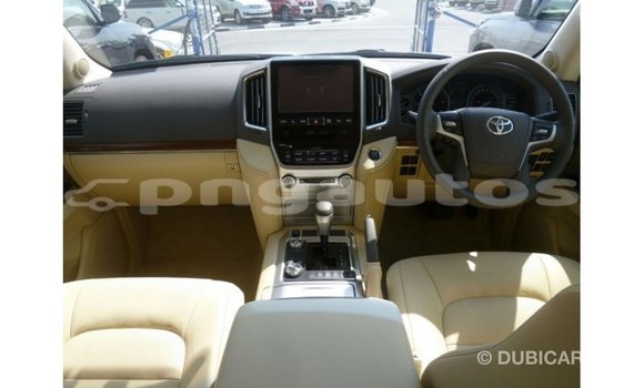 Buy Import Toyota Land Cruiser White Car in Import - Dubai in Enga Buy Import Toyota Land Cruiser White Car in Import - Dubai in Enga