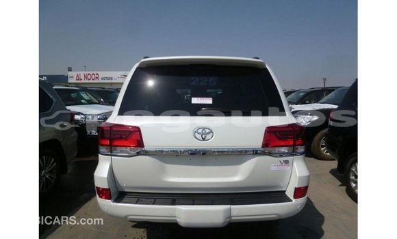 Buy Import Toyota Land Cruiser White Car in Import - Dubai in Enga Buy Import Toyota Land Cruiser White Car in Import - Dubai in Enga