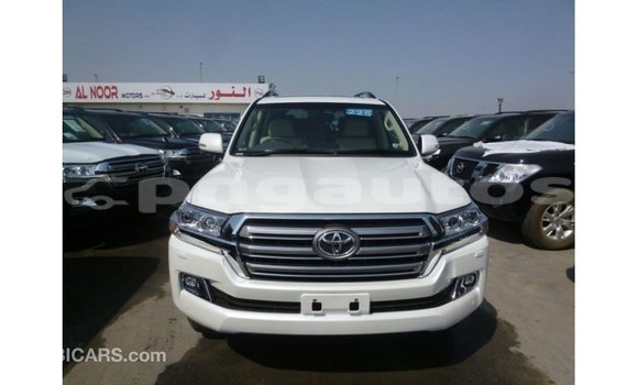Buy Import Toyota Land Cruiser White Car in Import - Dubai in Enga Buy Import Toyota Land Cruiser White Car in Import - Dubai in Enga