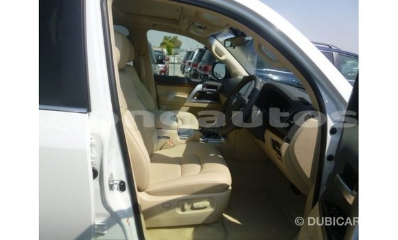 Buy Import Toyota Land Cruiser White Car in Import - Dubai in Enga Buy Import Toyota Land Cruiser White Car in Import - Dubai in Enga