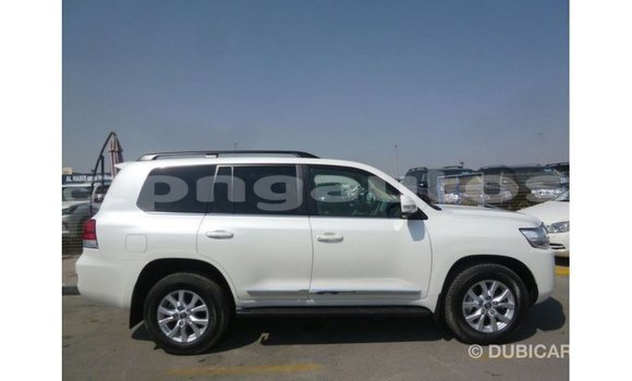 Buy Import Toyota Land Cruiser White Car in Import - Dubai in Enga Buy Import Toyota Land Cruiser White Car in Import - Dubai in Enga