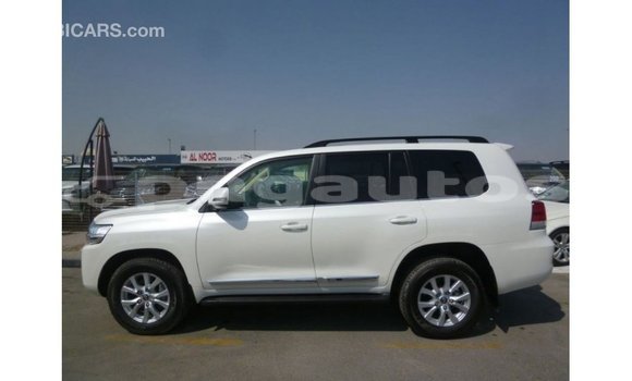 Buy Import Toyota Land Cruiser White Car in Import - Dubai in Enga Buy Import Toyota Land Cruiser White Car in Import - Dubai in Enga