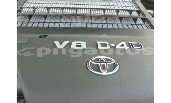 Buy Import Toyota Land Cruiser White Car in Import - Dubai in Enga Buy Import Toyota Land Cruiser White Car in Import - Dubai in Enga
